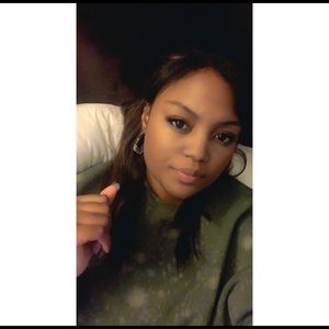 Meet your Posher, Kira